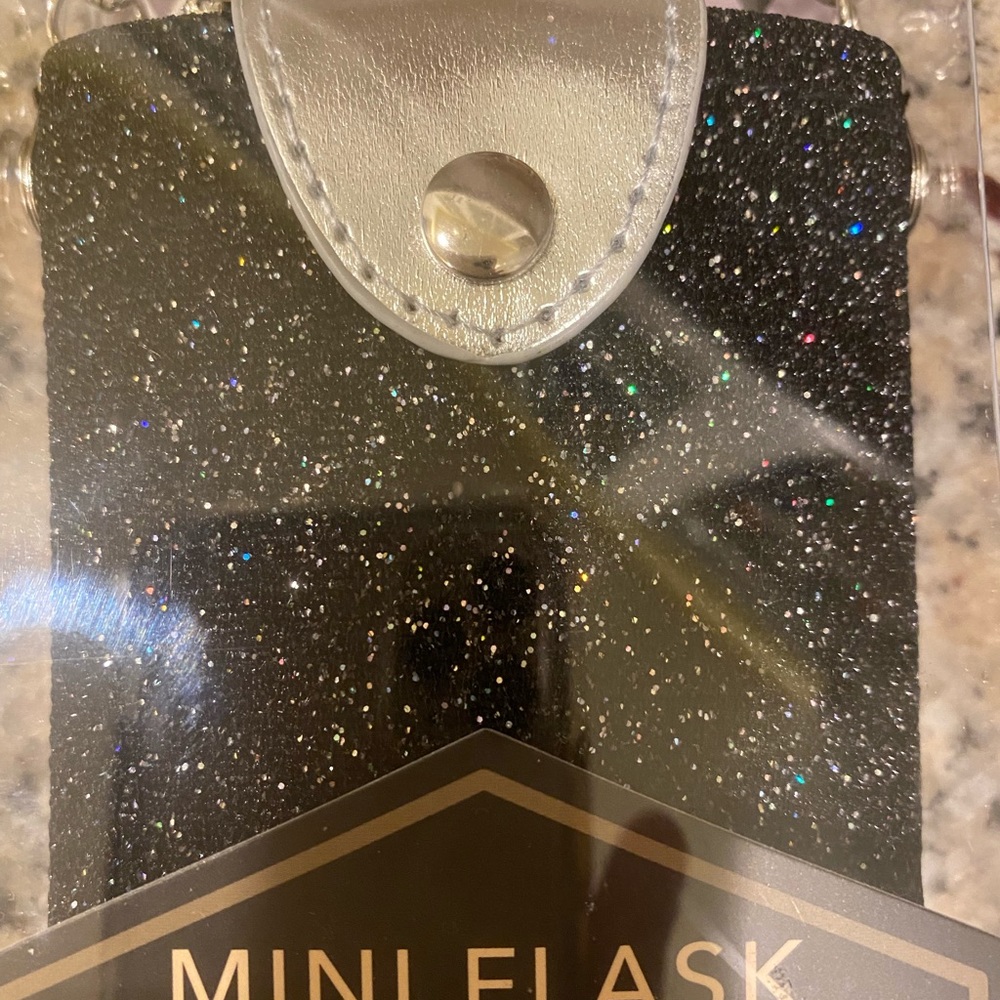 Mini Flask - Picture 2 of 3